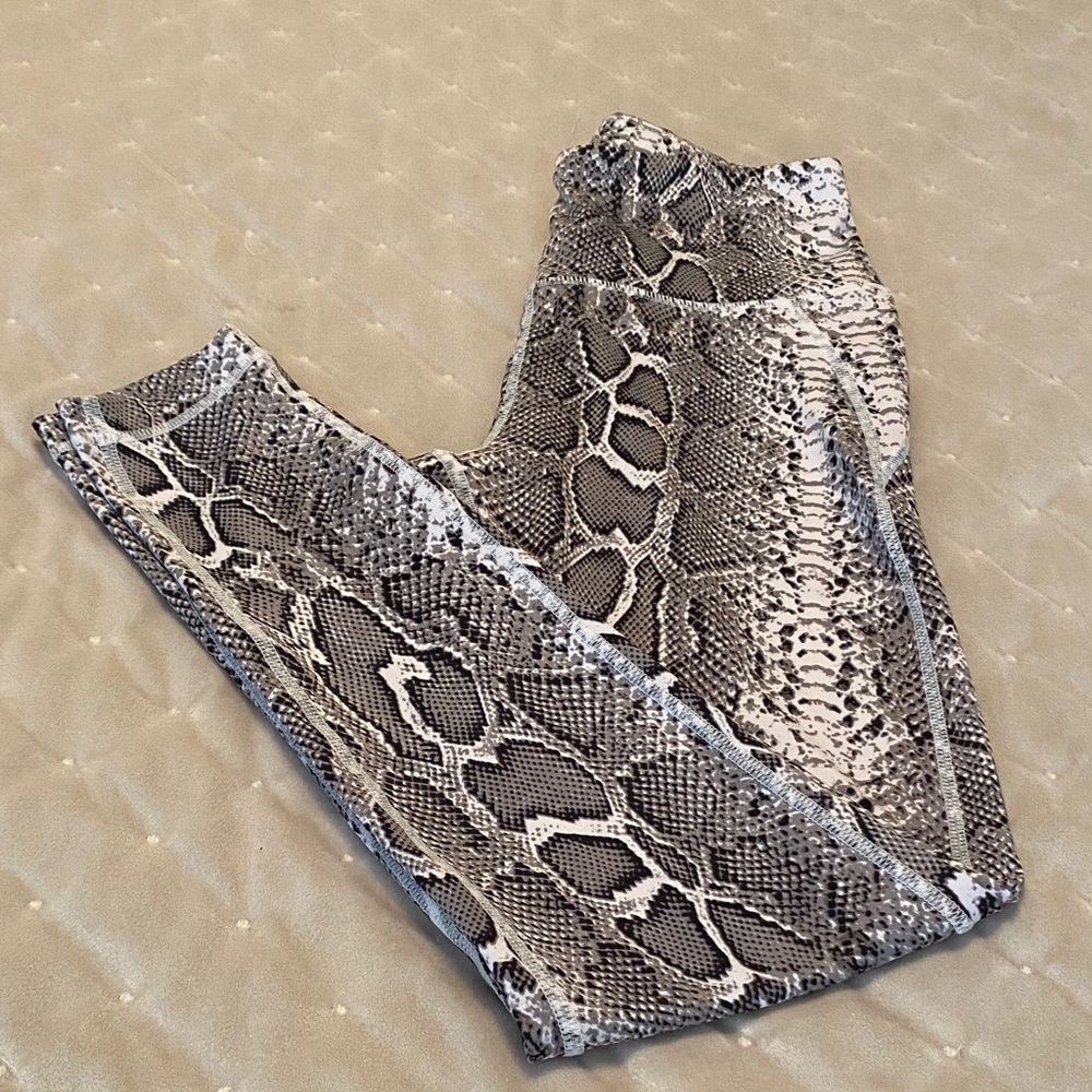 sommer Ray Snake pattern workout pants ladies size M